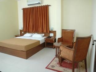 Hotel Indralok Junagadh Esterno foto